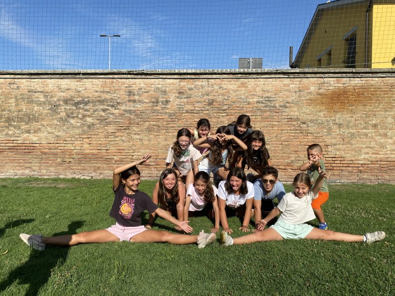 Giochi e movimento durante il centro estivo