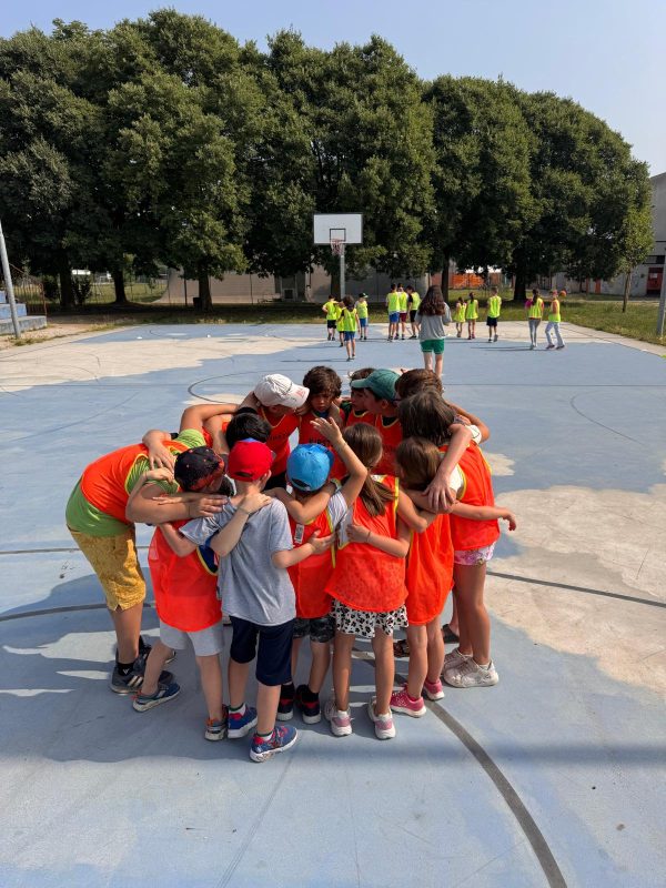 Attivita sportive all'aperto per il centro estivo